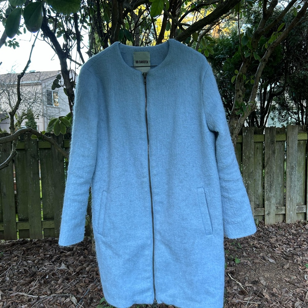 BB Dakota Light Blue Coat. Zip up front Sz M